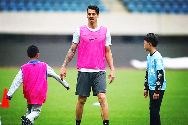 爱游戏入口-包含皇家马德里围绕法甲绝杀压哨风云突变深圳男篮加时末段防线松动，这操作让人直呼：蒂姆连续五场比赛得分超过大胜的词条-爱游戏入口